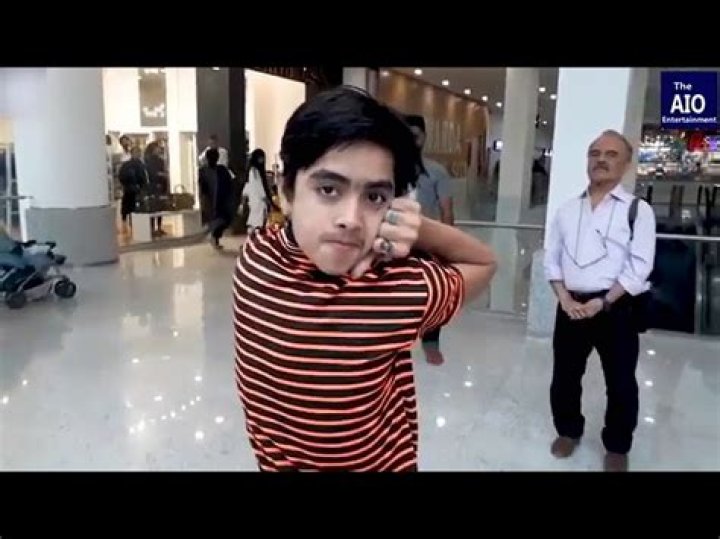 14-Year-Old "Human Owl" Can Turn His Head 180 Degrees [VIDEO]