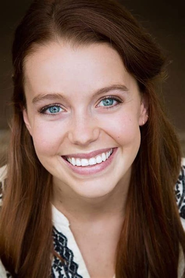 Devon Hales – Celebsgraphy