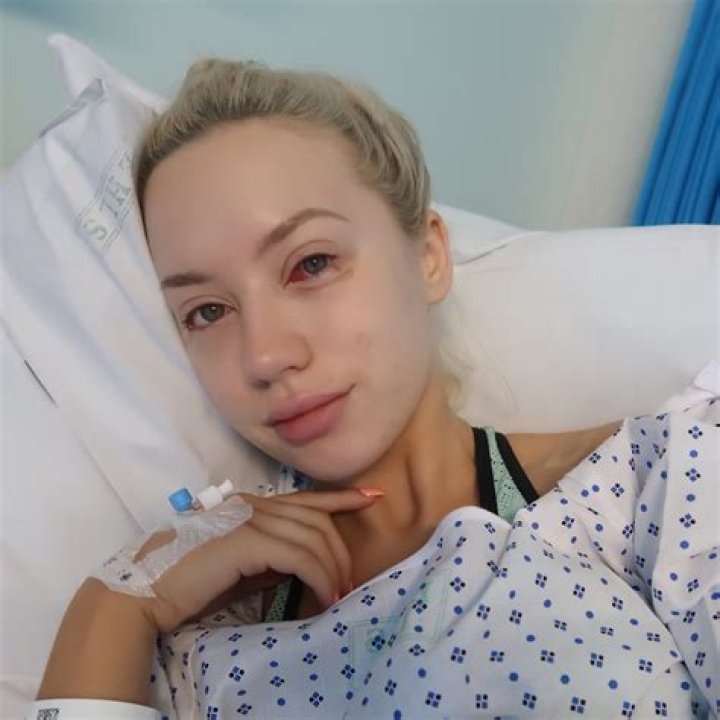 Elle Darby Bio | Age, Wiki, Net worth, Bio, Height, Eye Surgery, Boyfriend|