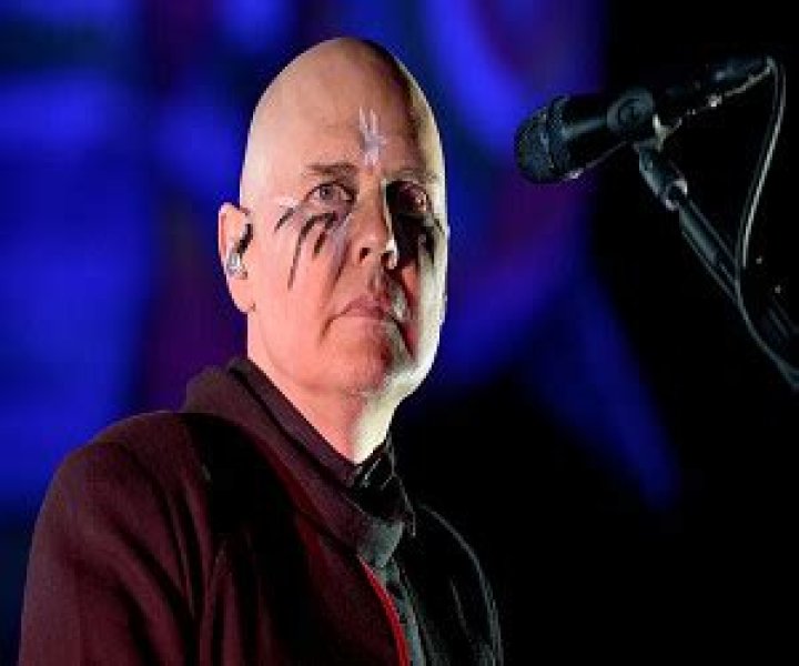 How tall is Billy Corgan