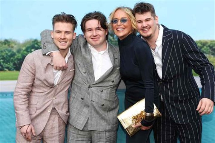 How tall is Emma Laird