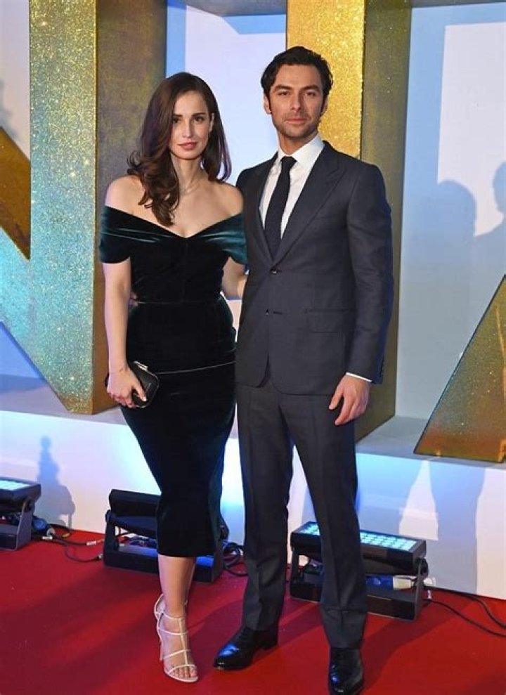 How tall is Heida Reed