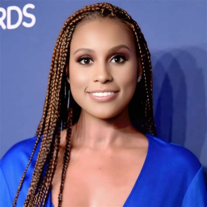 How tall is Issa Rae