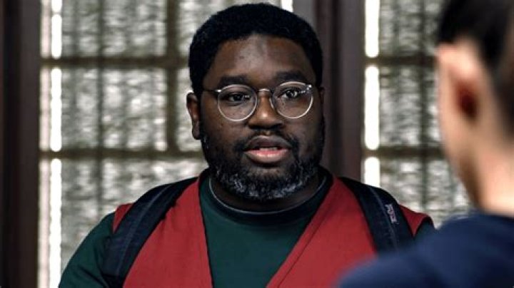 How tall is Lil Rel Howery