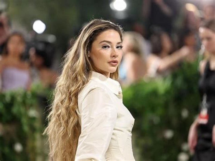 How tall is Madelyn Cline