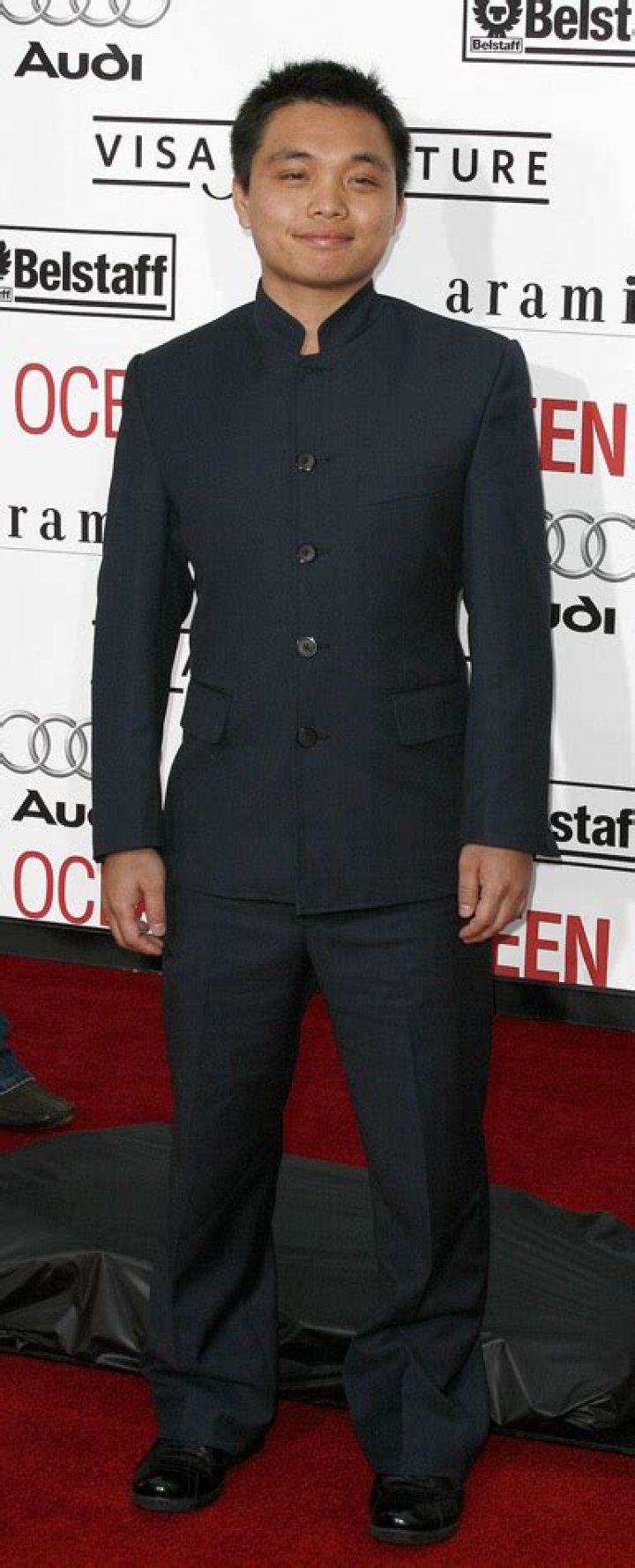 How tall is Matthew Moy