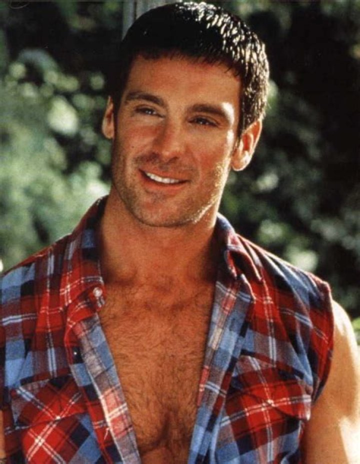 How tall is Michael T Weiss