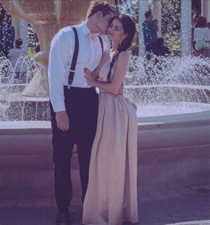 Lauren Burch Age | Wiki, Net worth, Bio, Height, Boyfriend