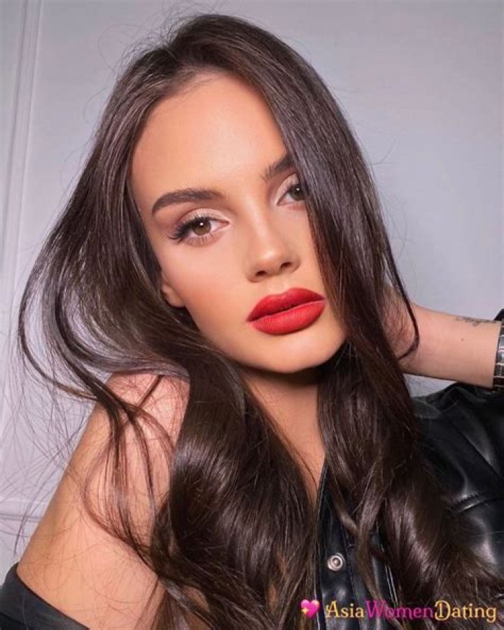 Online dating a Russian Female Online – Celebsgraphy