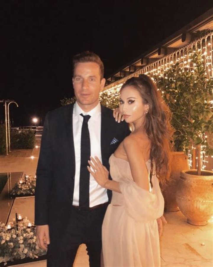 Rumi Neely (Rumi Dowson) Biography