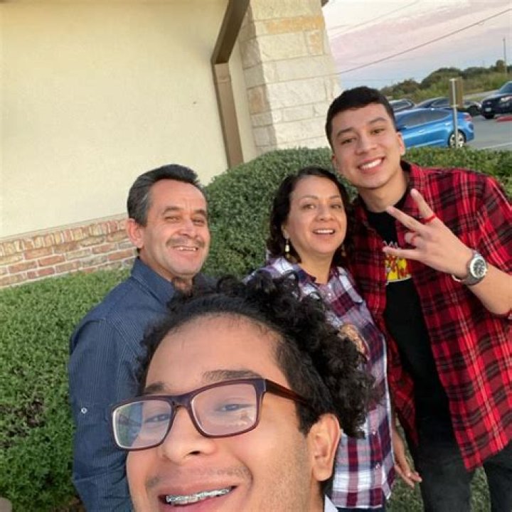 Santiago Albarran Age | Wiki, Net worth, Bio, Height, Girlfriend?